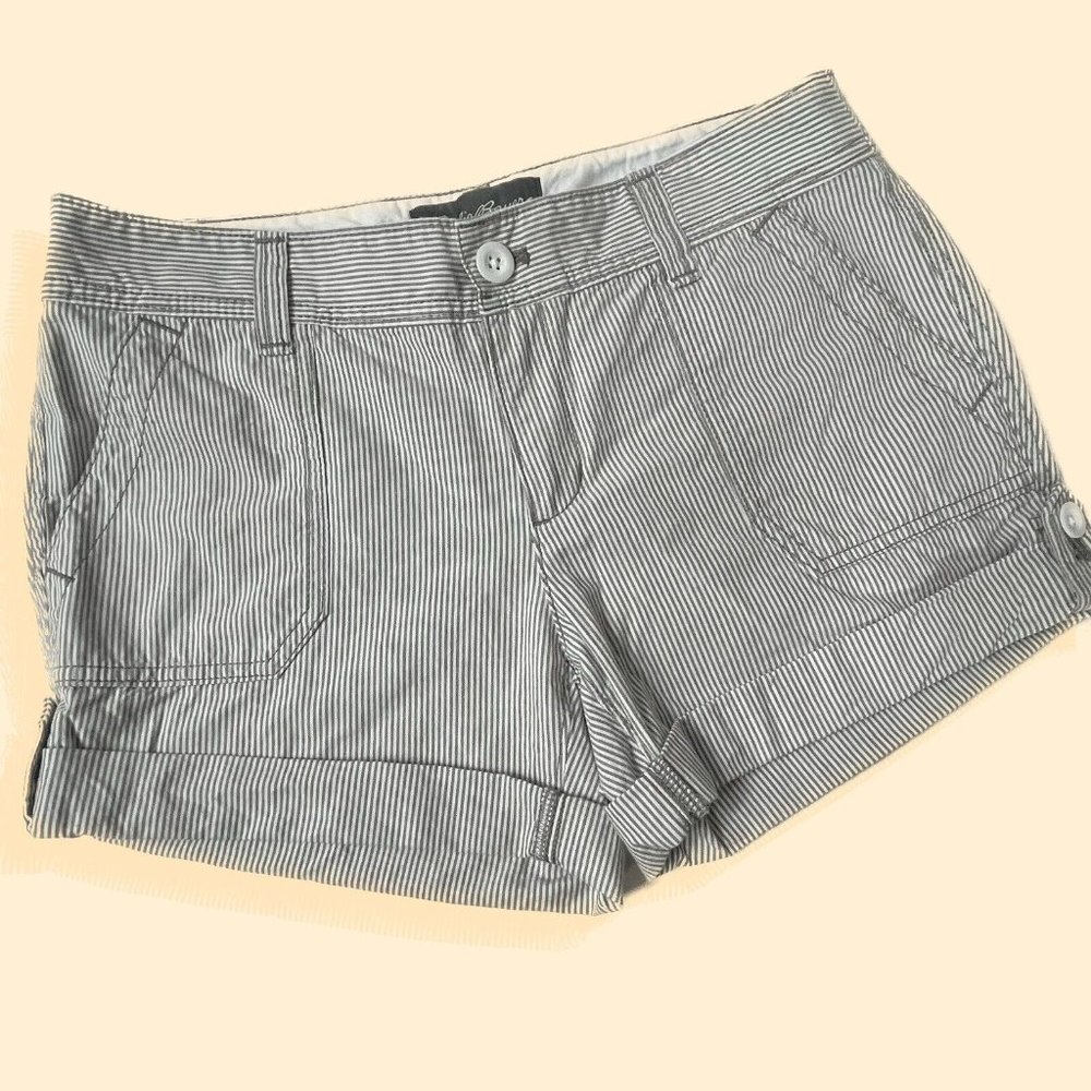 Eddie Bauer Womens Roll Tab Light Weight Cotton White Gray Pinstripe Shorts 4